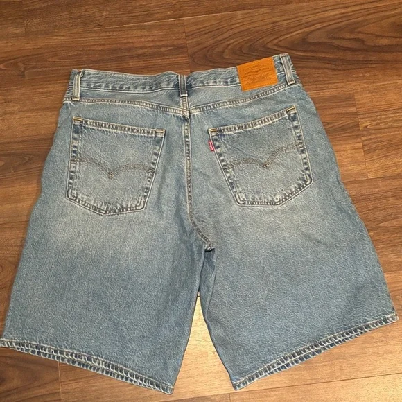 Levi’s Premium Women’s Baggy Dad Jorts size 31 - Picture 3 of 5